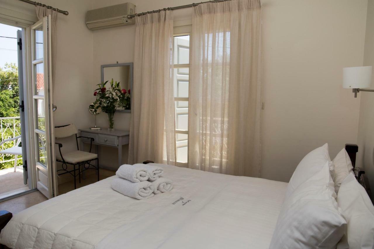 Mimoza Hotel Spétses Buitenkant foto