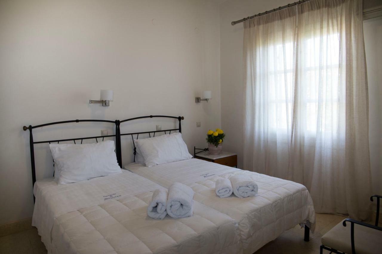 Mimoza Hotel Spétses Buitenkant foto